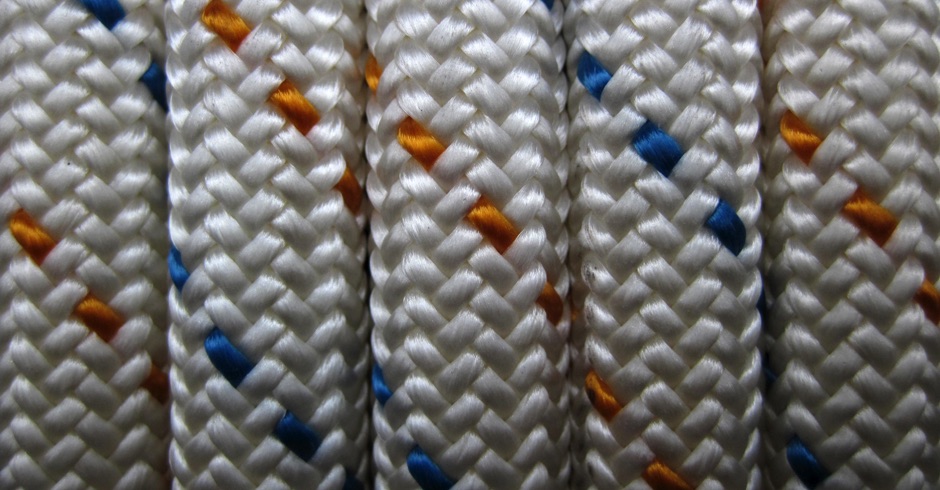 Halbstatikseil für Felsräumung, sehr robust und langlebig. Kernmantelverbund besser als Unicore, hält auch wenn es nass ist.